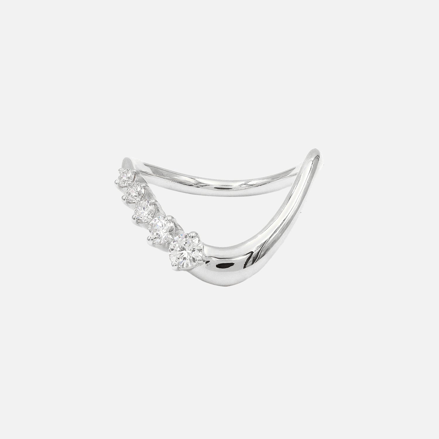  https://cdn.shopify.com/s/files/1/0575/1033/0564/files/Celestial_Glow_Moissanite_14k_White_Gold_1.jpg?v=1728033622